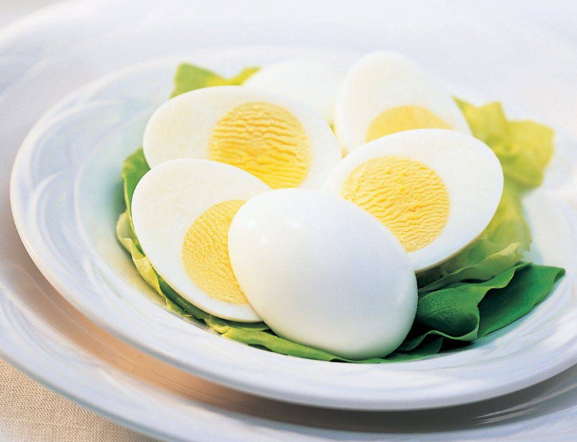 Một quả trứng gà luộc bao nhiêu calo? Thực đơn giảm cân với trứng gà luộc