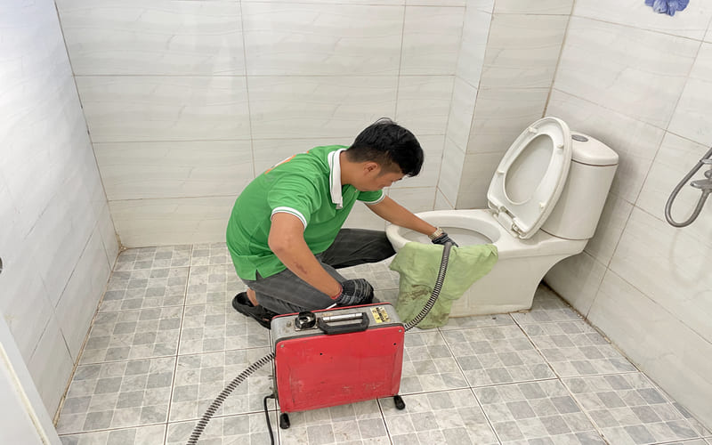 Mùi hôi phát sinh do hầm cầu đầy